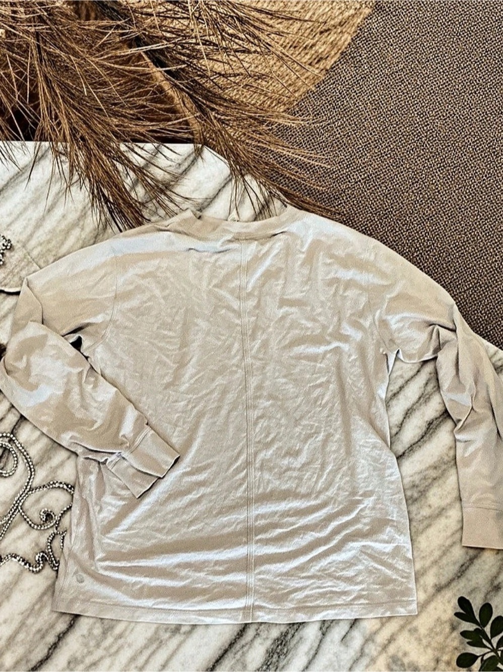 lululemon Long Sleeve Top in White Size 6 Like New